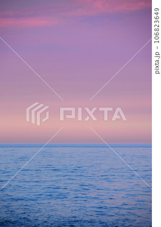 水平線の夕焼け 水平線の夕焼け 106823649