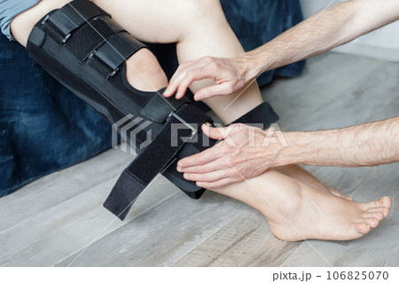 Physiotherapist hands 106825070