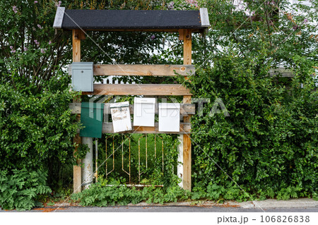 Mailboxes on the wooden stand. 106826838