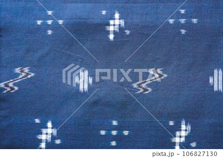 絣の布のテクスチャ 106827130