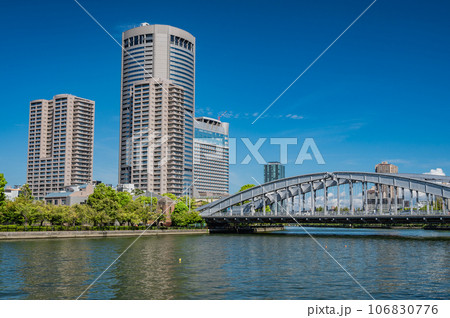 OAPタワーと桜宮橋 106830776