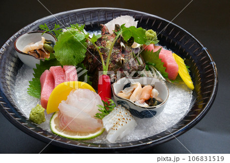 活き栄螺と季節のお刺身盛合わせ 活き栄螺と季節のお刺身盛合わせ 106831519