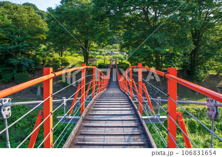 沼尾川親水公園 ふれあい橋 真夏の風景 渋川市 沼尾川親水公園 ふれあい橋 真夏の風景 渋川市 106831654