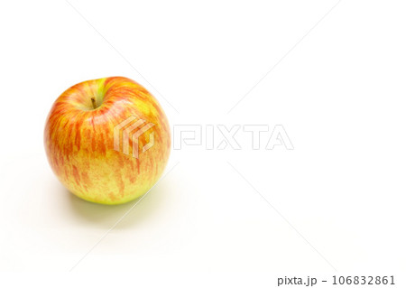 白バックとつがるりんご 106832861