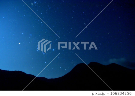 昇るオリオン座　大分県九重町　くじゅう長者原の星空　やまなみハイウェイの星空 106834256