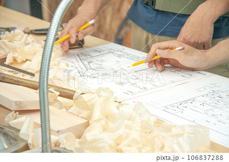 図面と材木と大工 106837288