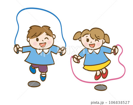 仲良く縄跳びを飛ぶ男の子と女の子_保育園児の兄弟姉妹 106838527