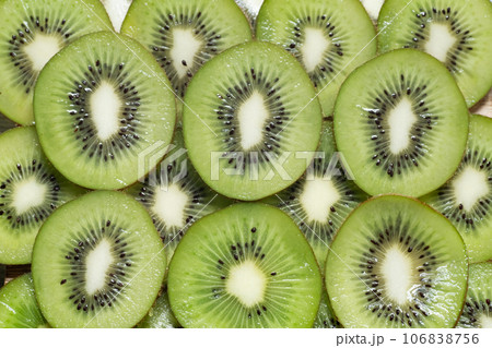 キウイ 断面の写真素材 [106838756] - PIXTA