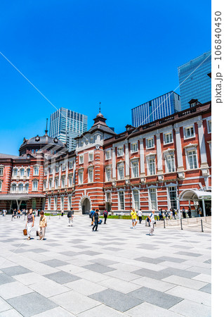 【東京都】爽やかな青空に恵まれた東京駅 【東京都】爽やかな青空に恵まれた東京駅 106840450