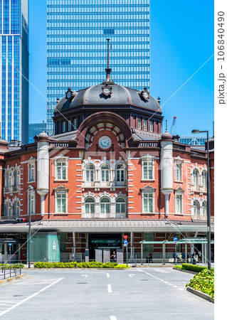 【東京都】爽やかな青空に恵まれた東京駅 106840490