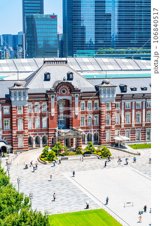 【東京都】たくさんの人が行き交う東京駅 【東京都】たくさんの人が行き交う東京駅 106840517
