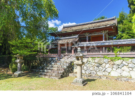 京都　醍醐寺　清瀧宮本殿　夏の季節 106841104