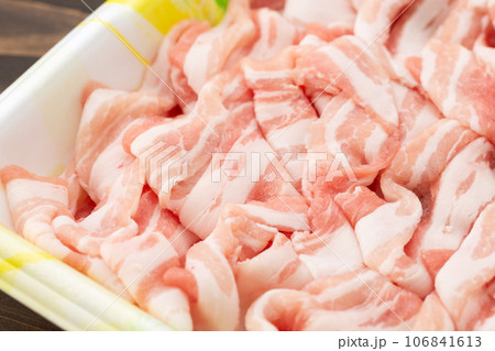 豚バラ肉の薄切り 豚バラ肉の薄切り 106841613