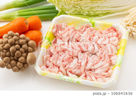 しゃぶしゃぶ用の野菜と豚肉 しゃぶしゃぶ用の野菜と豚肉 106841636