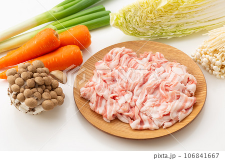 しゃぶしゃぶ用の野菜と豚肉 しゃぶしゃぶ用の野菜と豚肉 106841667