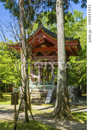 京都　醍醐寺　鐘楼　夏の季節 106841931