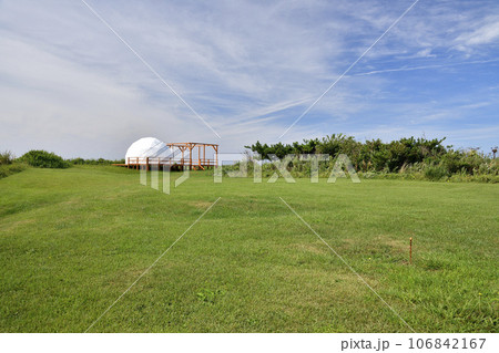 初秋の北海道江差町鴎島でグランピング施設の風景を撮影 106842167