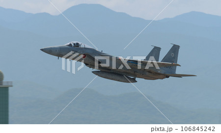 航空自衛隊第303飛行隊F-15Jイーグル低空飛行 航空自衛隊第303飛行隊F-15Jイーグル低空飛行 106845242