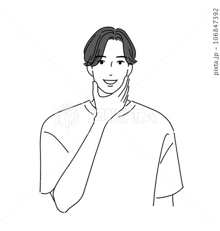 肌を触って笑顔になる男性 106847392