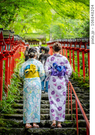 浴衣イメージ 女性の浴衣の後ろ姿 貴船神社 浴衣イメージ 女性の浴衣の後ろ姿 貴船神社 106848204
