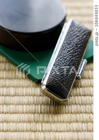 印鑑と朱肉 106849033