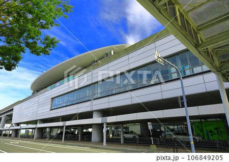 【兵庫県】晴天の神戸空港駅（ポートアイランド線） 106849205