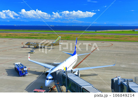 【兵庫県】晴天の神戸空港 106849214