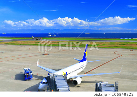 【兵庫県】晴天の神戸空港 【兵庫県】晴天の神戸空港 106849225