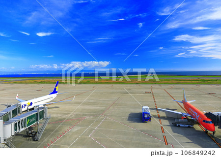 【兵庫県】晴天の神戸空港 【兵庫県】晴天の神戸空港 106849242