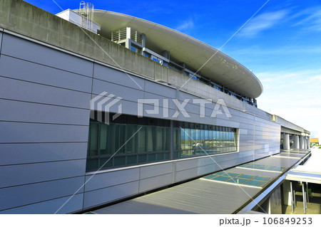 【兵庫県】晴天の神戸空港駅（ポートアイランド線） 106849253