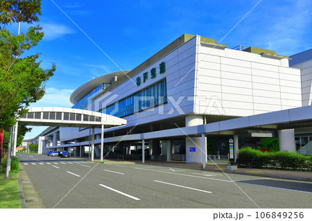 【兵庫県】晴天の神戸空港駅（ポートアイランド線） 106849256