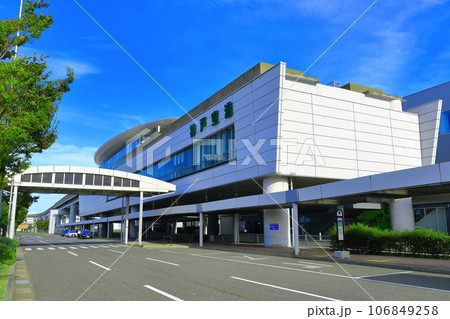 【兵庫県】晴天の神戸空港駅（ポートアイランド線） 106849258