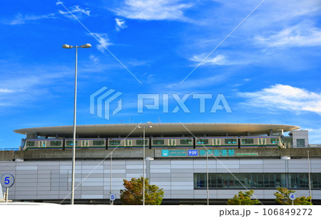 【兵庫県】晴天の神戸空港駅（ポートアイランド線） 106849272