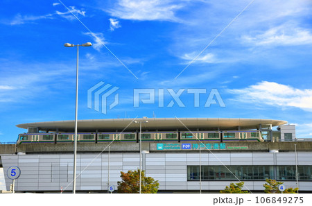 【兵庫県】晴天の神戸空港駅（ポートアイランド線） 106849275