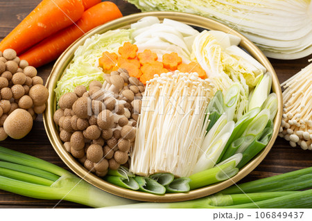 しゃぶしゃぶ鍋の生野菜セット しゃぶしゃぶ鍋の生野菜セット 106849437