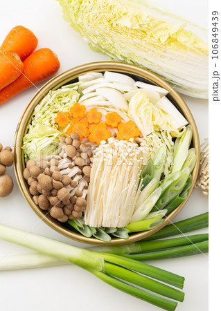 しゃぶしゃぶ鍋の生野菜セット しゃぶしゃぶ鍋の生野菜セット 106849439