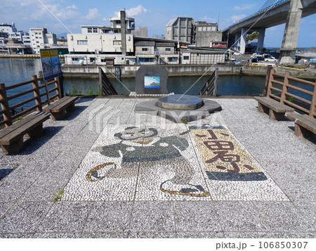 小田原漁港(早川漁港)の奴さんと小田原提灯のモザイクアート 絵 2023年9月撮影 小田原漁港(早川漁港)の奴さんと小田原提灯のモザイクアート 絵 2023年9月撮影 106850307