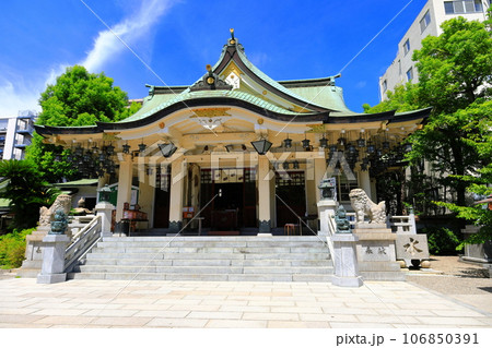 【大阪府】晴天の難波八阪神社(拝殿) 【大阪府】晴天の難波八阪神社(拝殿) 106850391