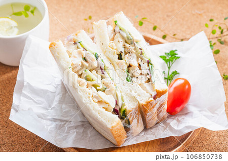 サラダチキンのサンドイッチ 106850738