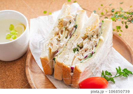 サラダチキンのサンドイッチ サラダチキンのサンドイッチ 106850739