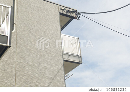 ベランダ　屋根付き　電気の引き込み 106851232