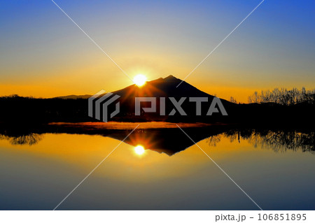 母子島遊水池の日の出／茨城県筑西市 106851895
