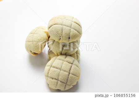 白い背景のメロンパン 白い背景のメロンパン 106855156