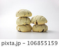 白い背景のメロンパン 白い背景のメロンパン 106855159