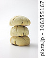 白い背景のメロンパン 白い背景のメロンパン 106855167