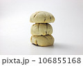 白い背景のメロンパン 白い背景のメロンパン 106855168