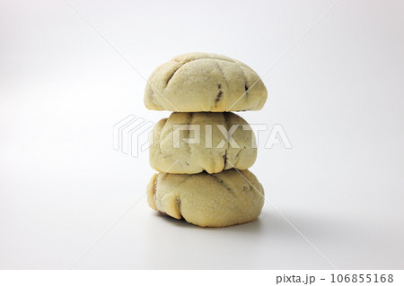 白い背景のメロンパン 白い背景のメロンパン 106855168