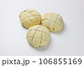 白い背景のメロンパン 白い背景のメロンパン 106855169