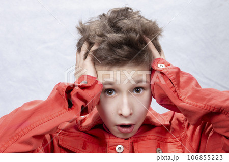 Wow. Studio shot of emotional adorable little - Stock Photo [106855223]  - PIXTA