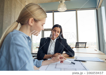 Close up of two female design engineer working...の写真素材 [106859437] - PIXTA